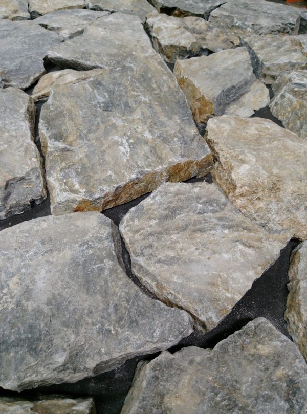 Positano 001 Feature Stone 32-38mm Thick_Close Up